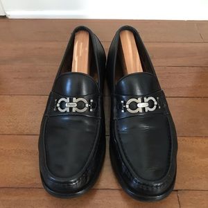 Salvatore Ferragamo Black Loafers•Gancini Bit